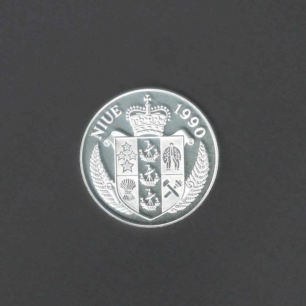 1990 Niue Commemorative $50 Football World Cup in Italy Silver Proof UNC Coin